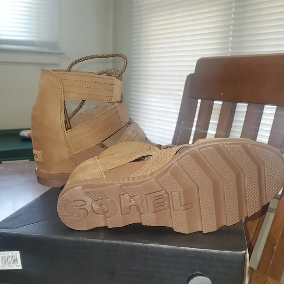 Sorel Women's Joanie II Lace Up Boots - Brown - Picture 2 of 2